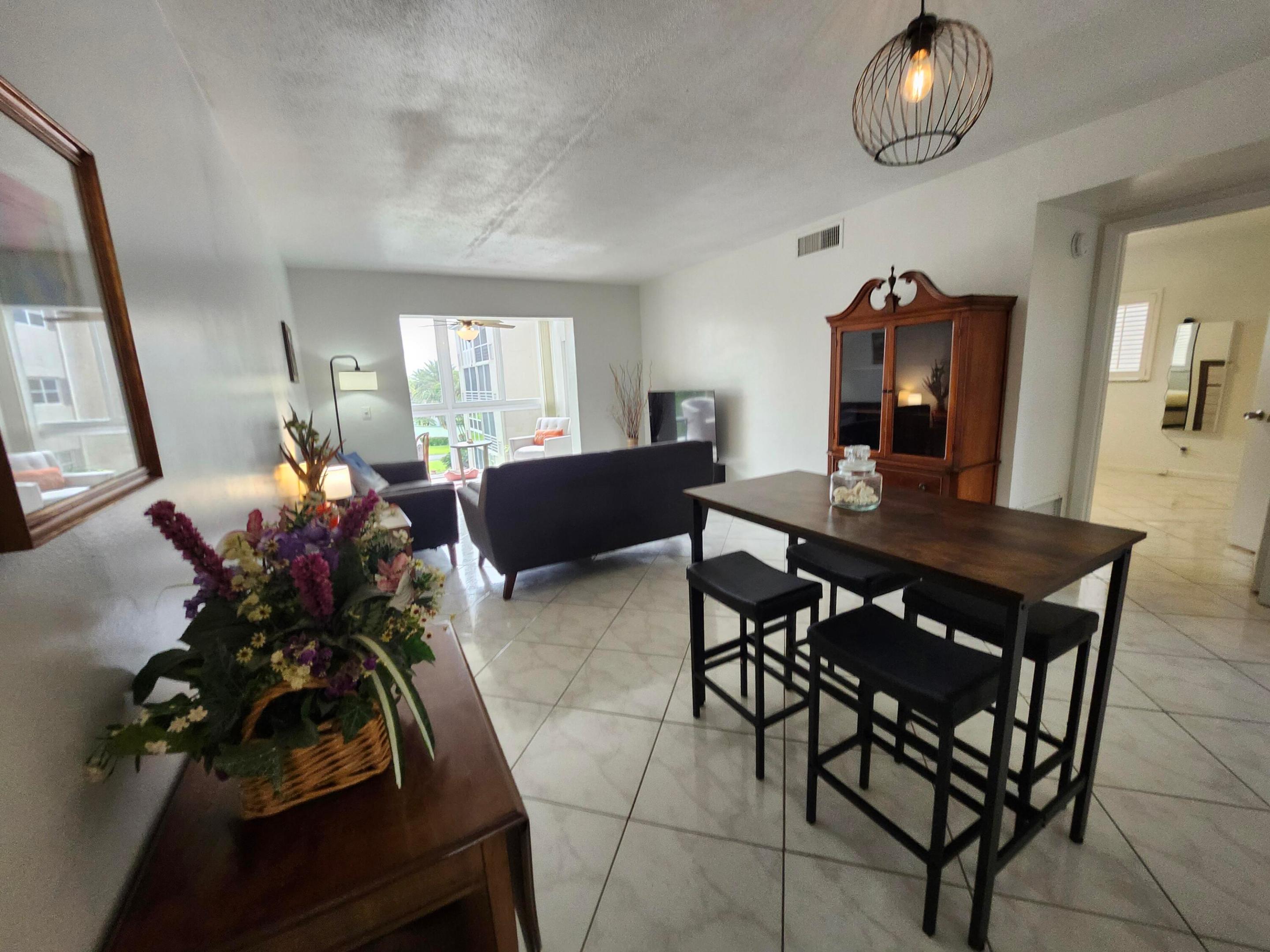 VILLAGE ROYALE GREENRIDGE CONDO - Residential