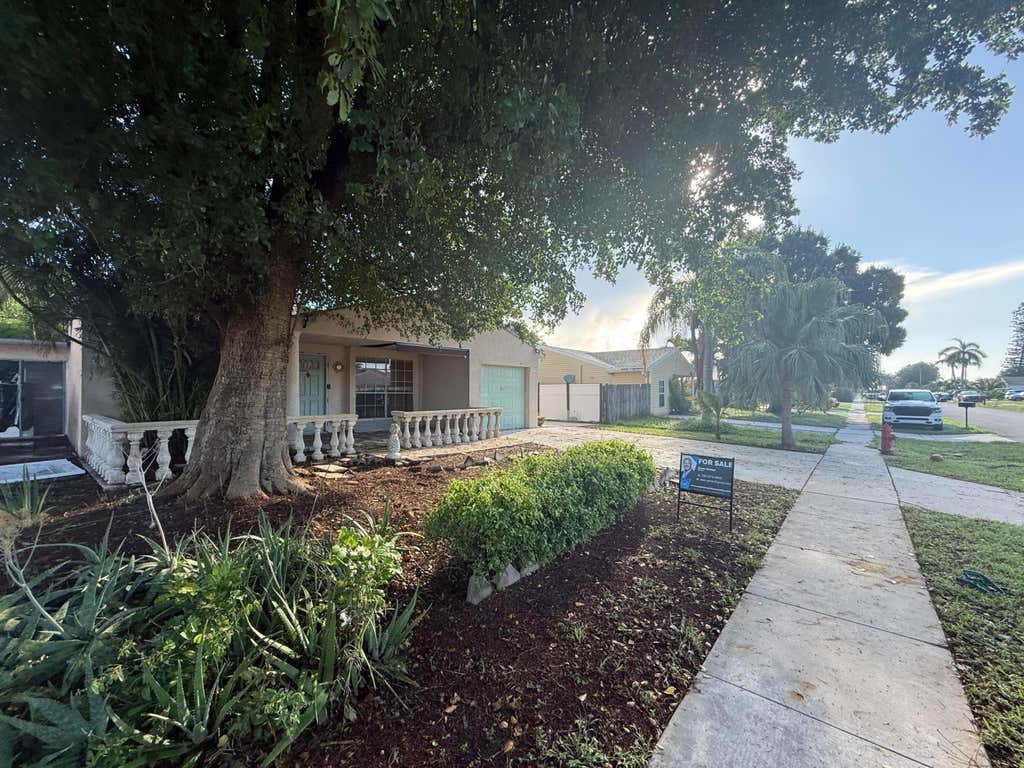 Photo of 10685 Bobbie Lane, Royal Palm Beach, FL 33411 (MLS # B26047915)