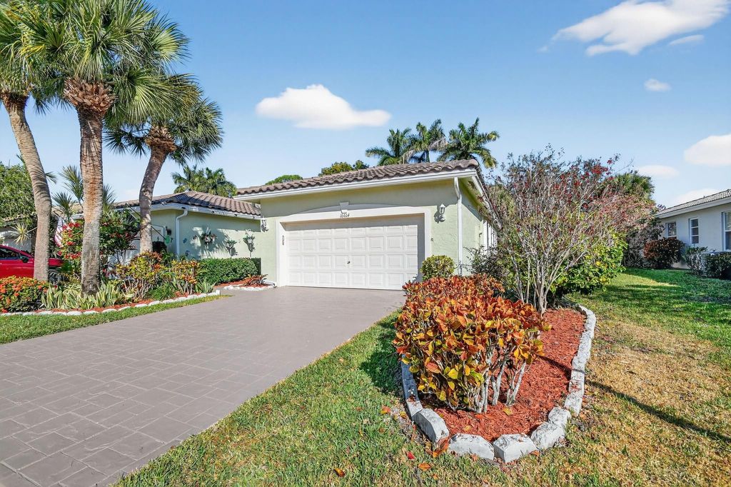 Photo of 10664 Royal Caribbean Circle #10664, Boynton Beach, FL 33437 (MLS # F10551752)