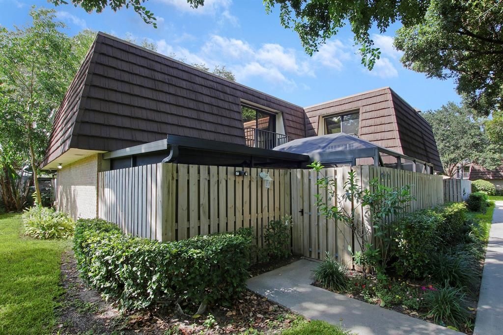 Photo of 210 2nd Lane, Palm Beach Gardens, FL 33418 (MLS # R10746079)