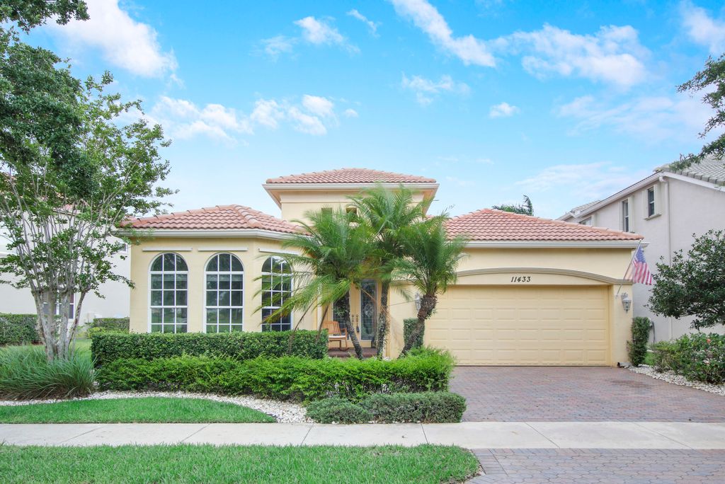 Photo of 11433 SW Kingslake Circle, Port Saint Lucie, FL 34987 (MLS # R10808291)