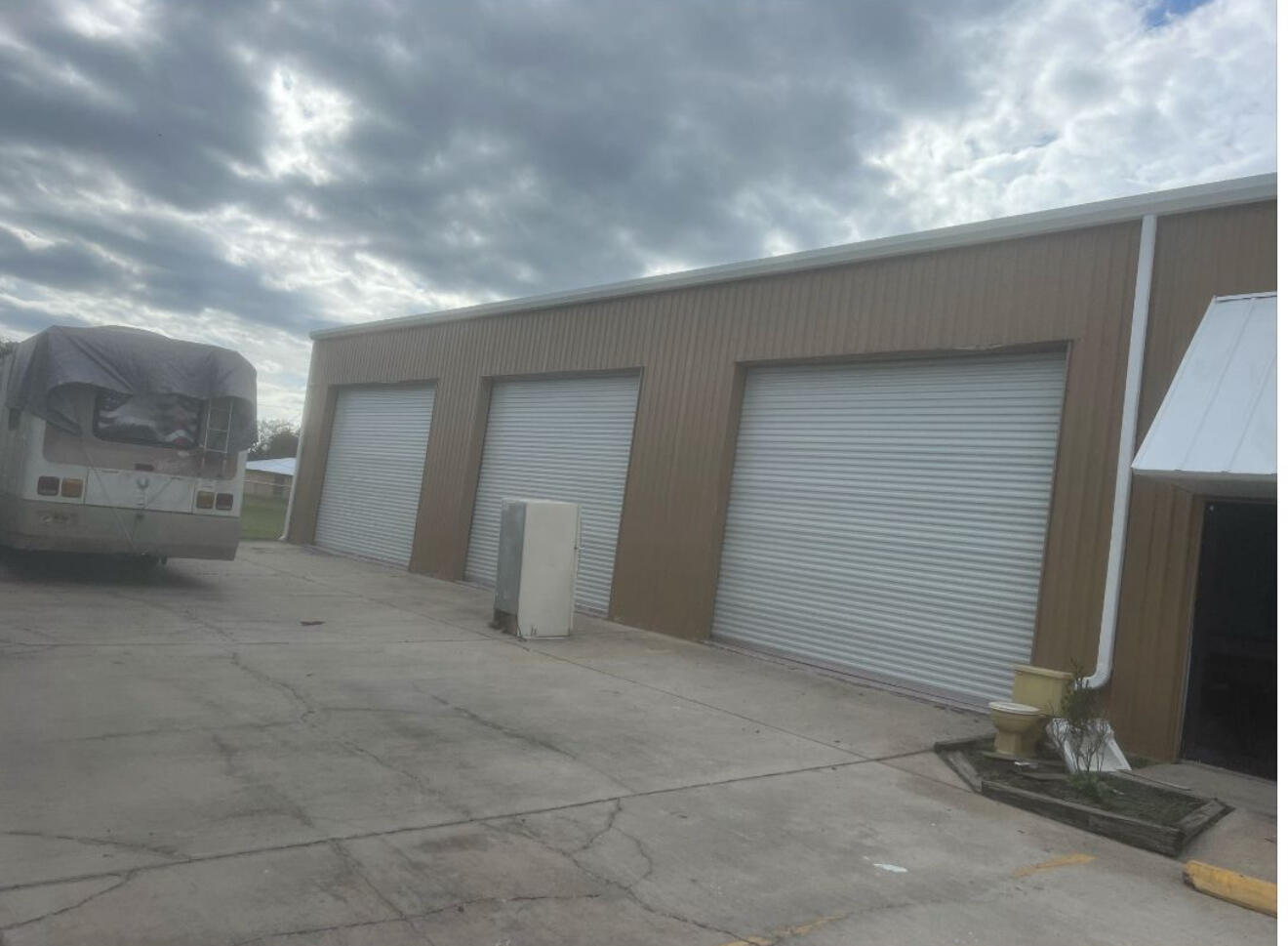 Rare Opportunity - Renovated 3,424 SF Warehouse in Prime Okeechobee Location!This versatile warehouse space has undergone a full renovation and is ideal for a wide range of commercial uses including distribution, light industrial, or automotive-related businesses.Features Include:3,424 SF total spaceFront office and showroom areaAir-conditioned garage with 3 brand-new overhead doors3 fully renovated bathrooms (one with shower)Rear flex space - perfect for additional office, breakroom, or storageNew roof with closed-cell foam insulationGated property with new rolling gateZoned for warehouse/distribution; automotive-friendlyLocated in a high-traffic corridor just off Hwy 70 W, near Hwy 98 N