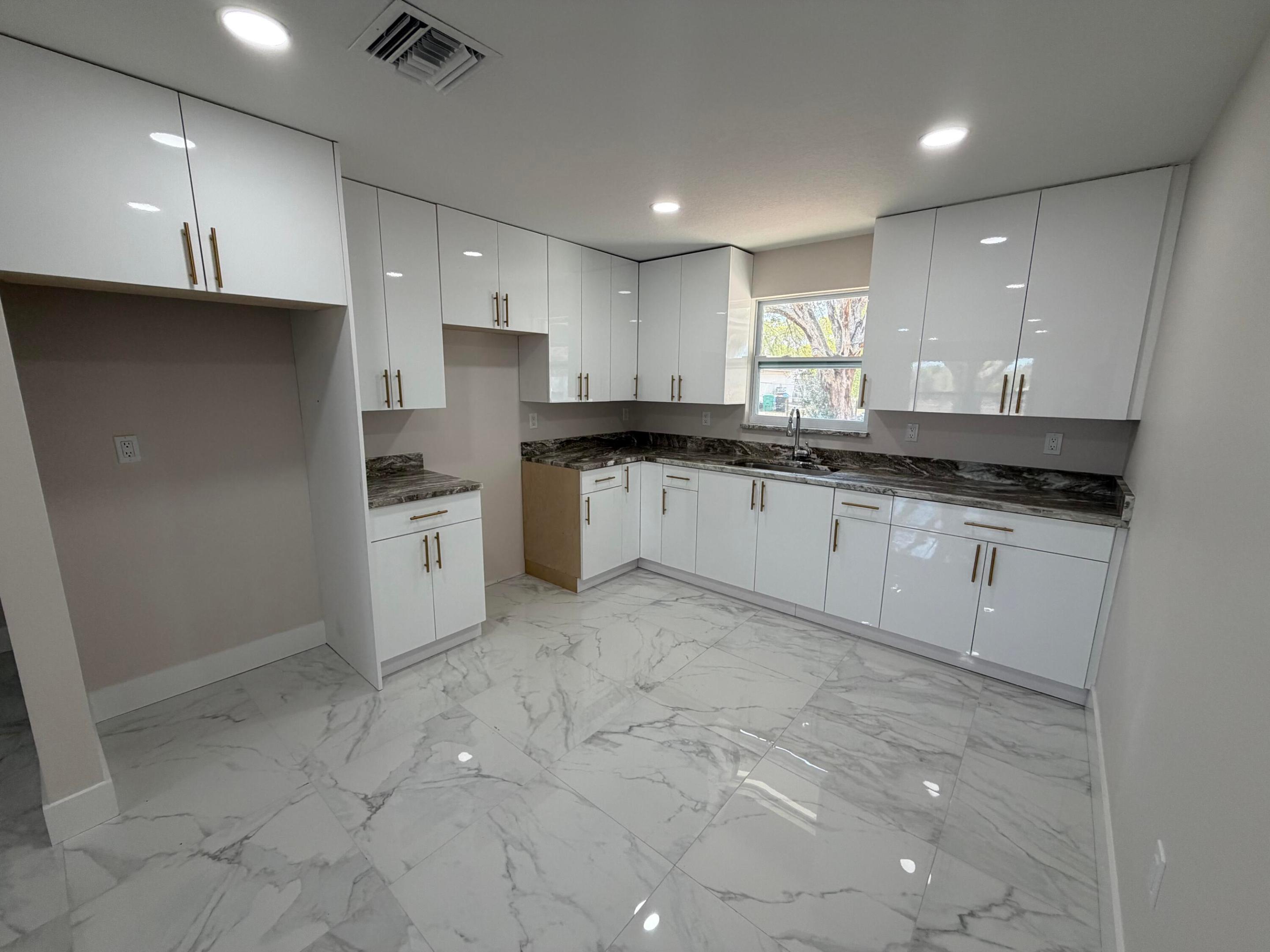 LAZY SEVEN RANCH ACRES - Residential