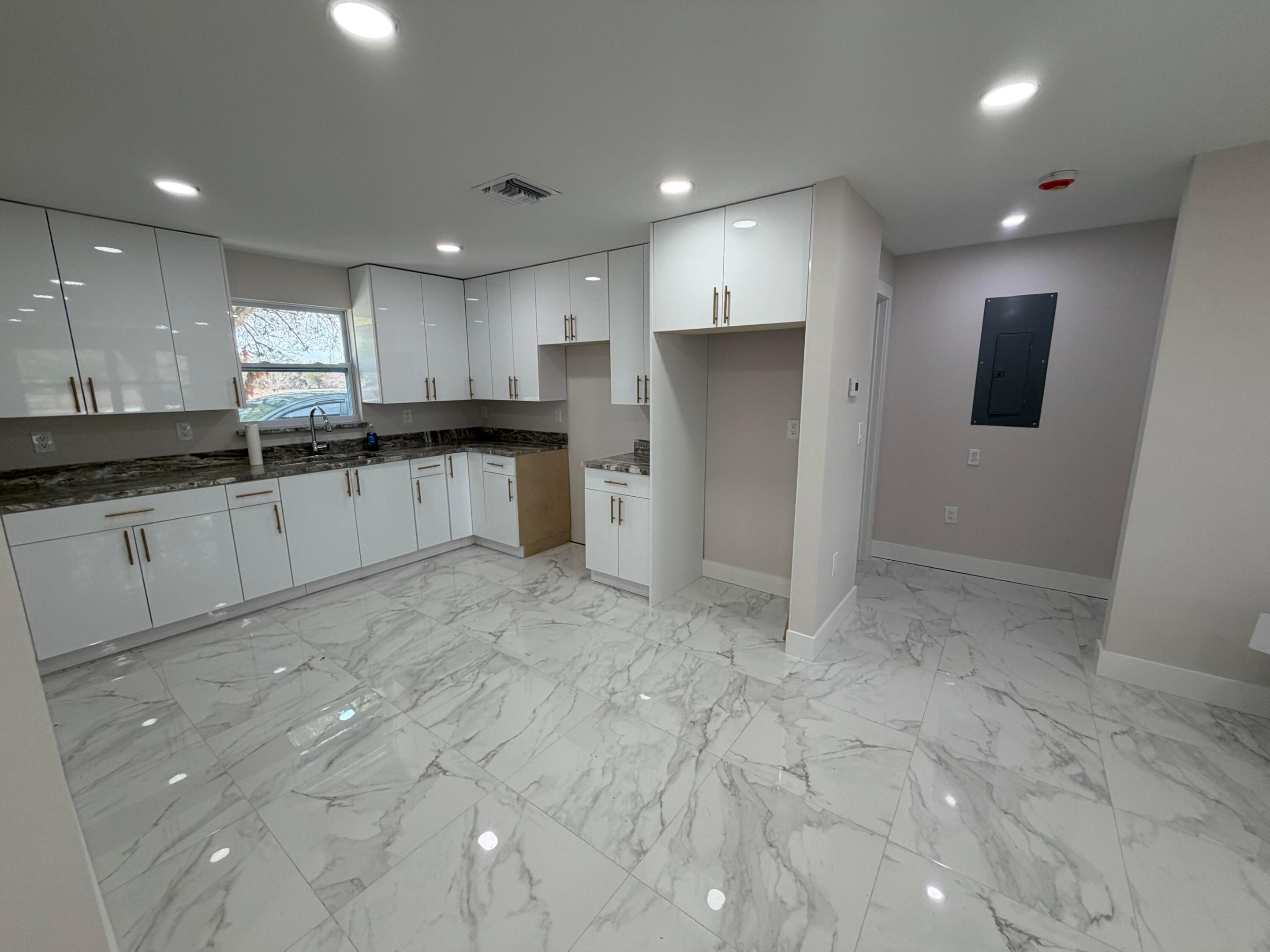 LAZY SEVEN RANCH ACRES - Residential