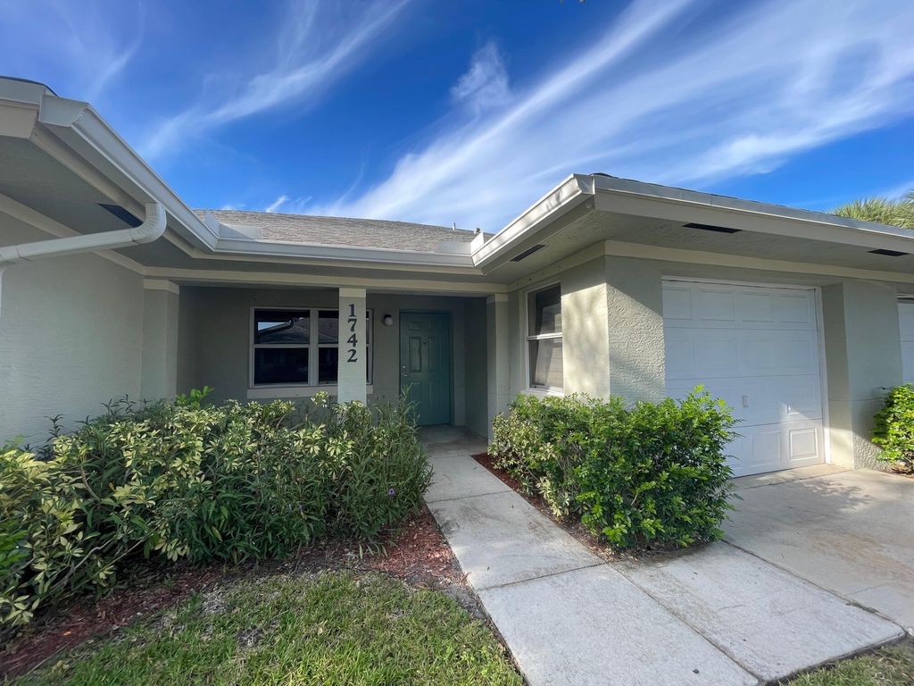 Photo of 1742 N Dovetail Drive #B, Fort Pierce, FL 34982 (MLS # R10917115)
