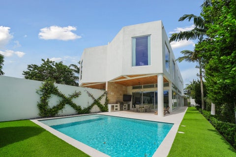 Tiny photo for 724 N LAKE Avenue N, Delray Beach, FL 33483 (MLS # B26088111)