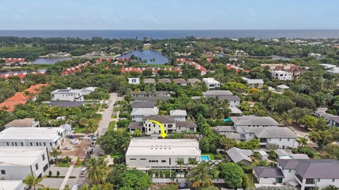 Tiny photo for 724 N LAKE Avenue N, Delray Beach, FL 33483 (MLS # B26088111)