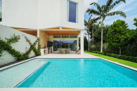 Tiny photo for 724 N LAKE Avenue N, Delray Beach, FL 33483 (MLS # B26088111)
