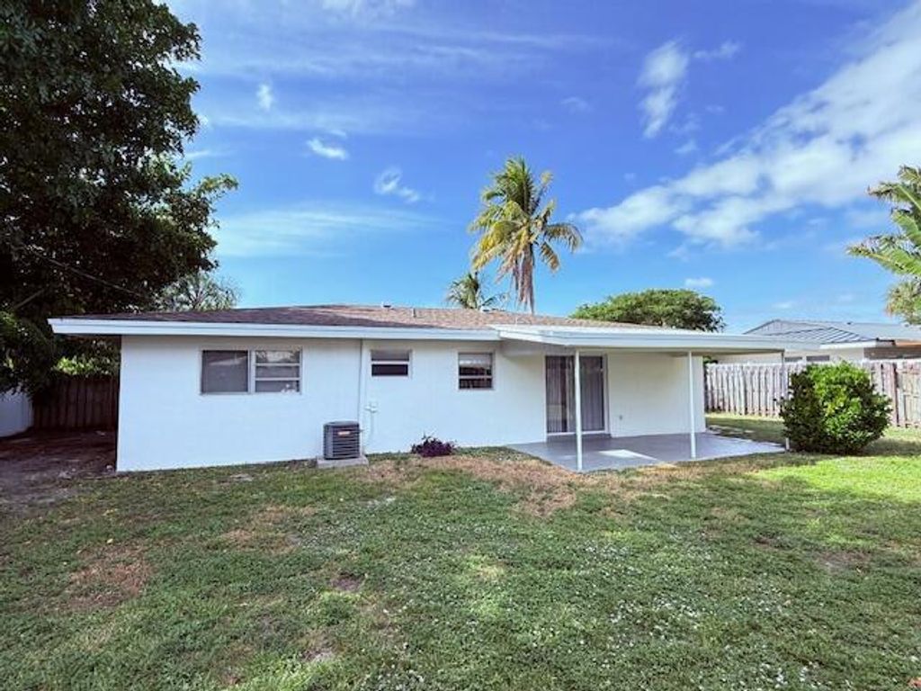 Photo of 410 SE 1st Avenue, Pompano Beach, FL 33060 (MLS # R11140371)