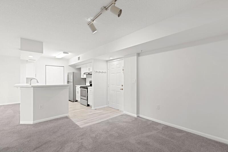 HYPOLUXOS MARINERS CAY CO - Residential Lease