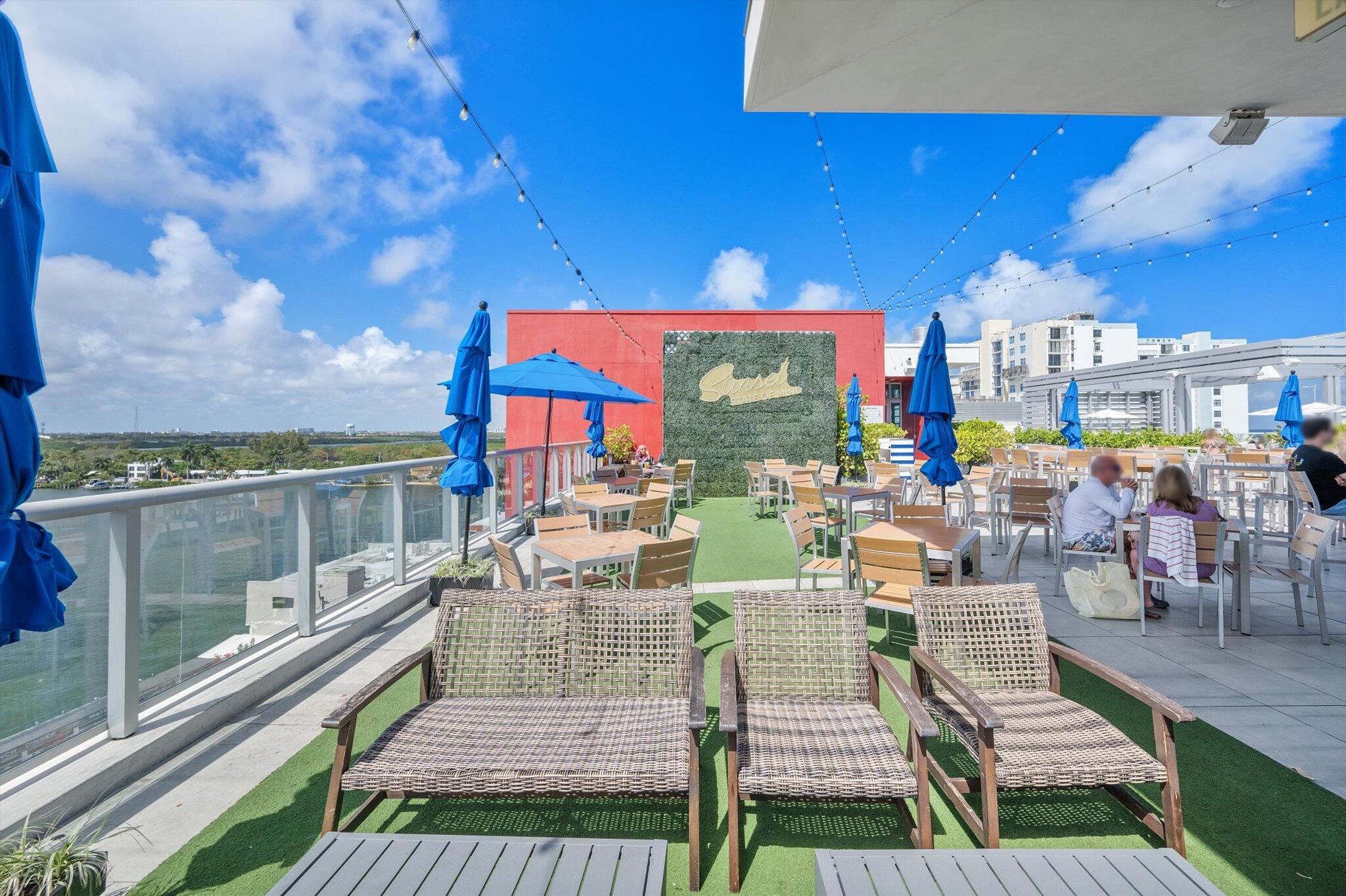 COSTA HOLLYWOOD - Residential