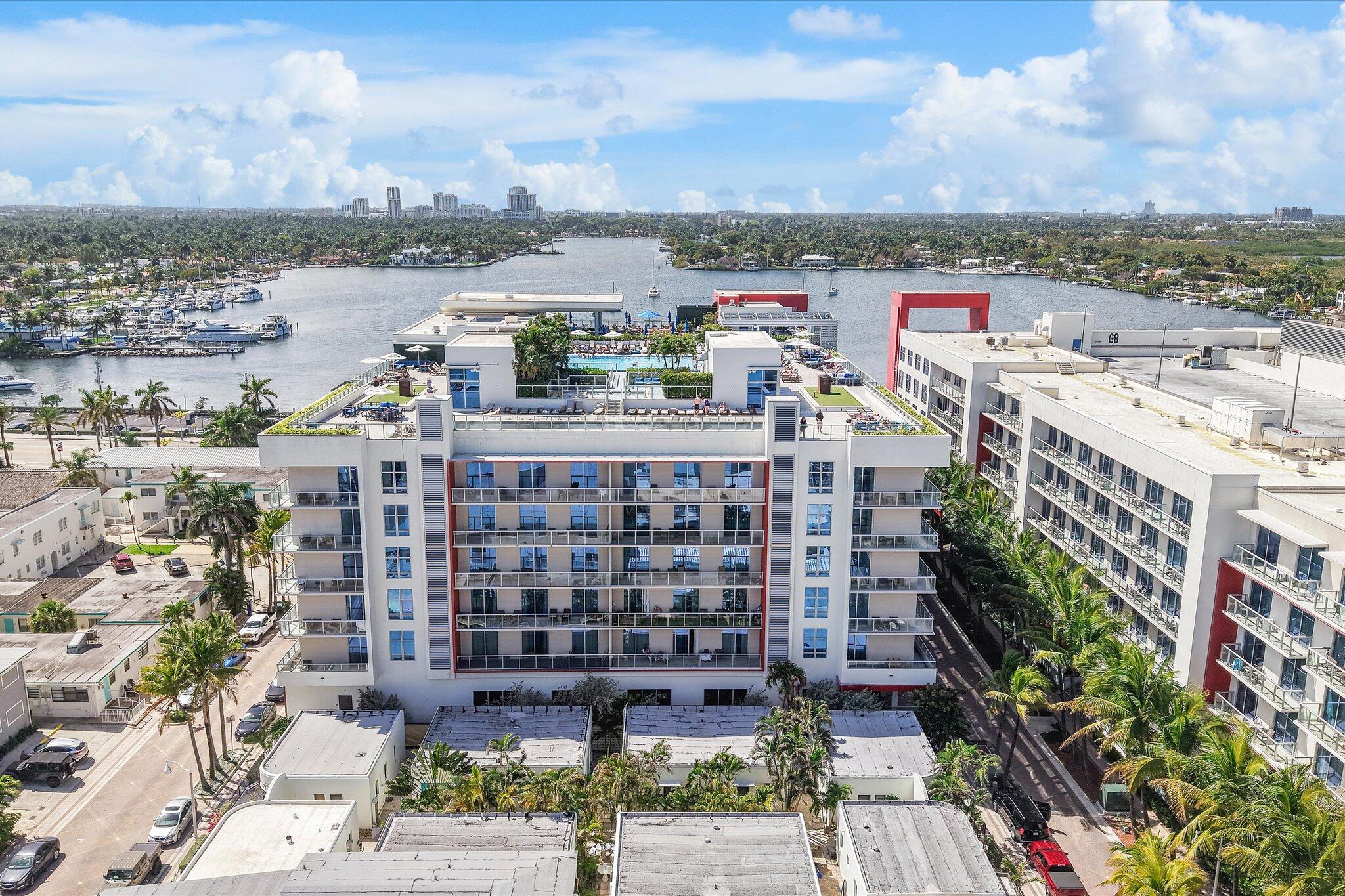 COSTA HOLLYWOOD - Residential