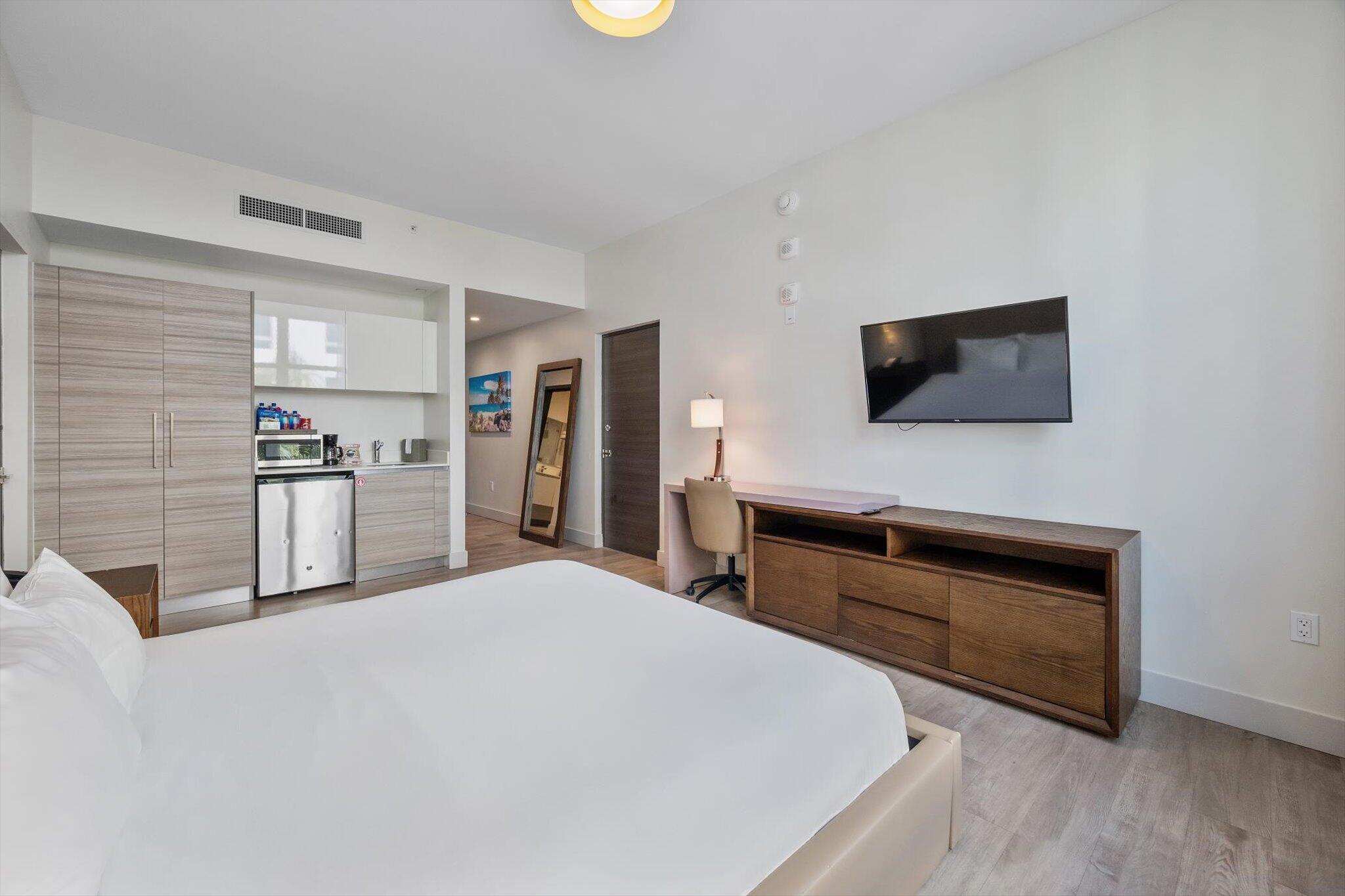 COSTA HOLLYWOOD - Residential