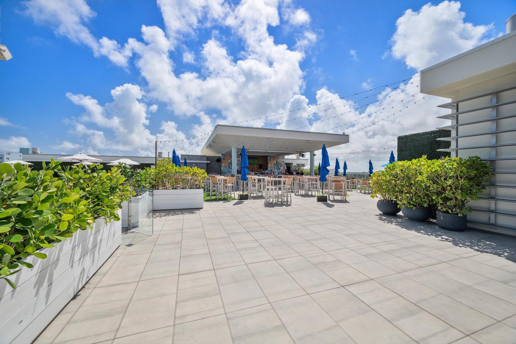 COSTA HOLLYWOOD - Residential