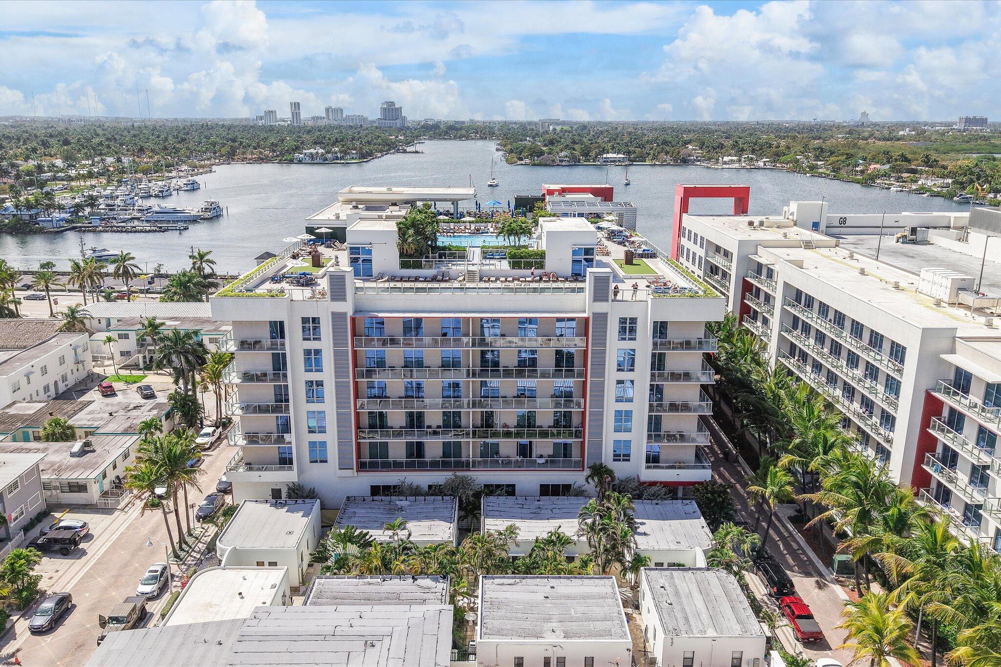 COSTA HOLLYWOOD - Residential