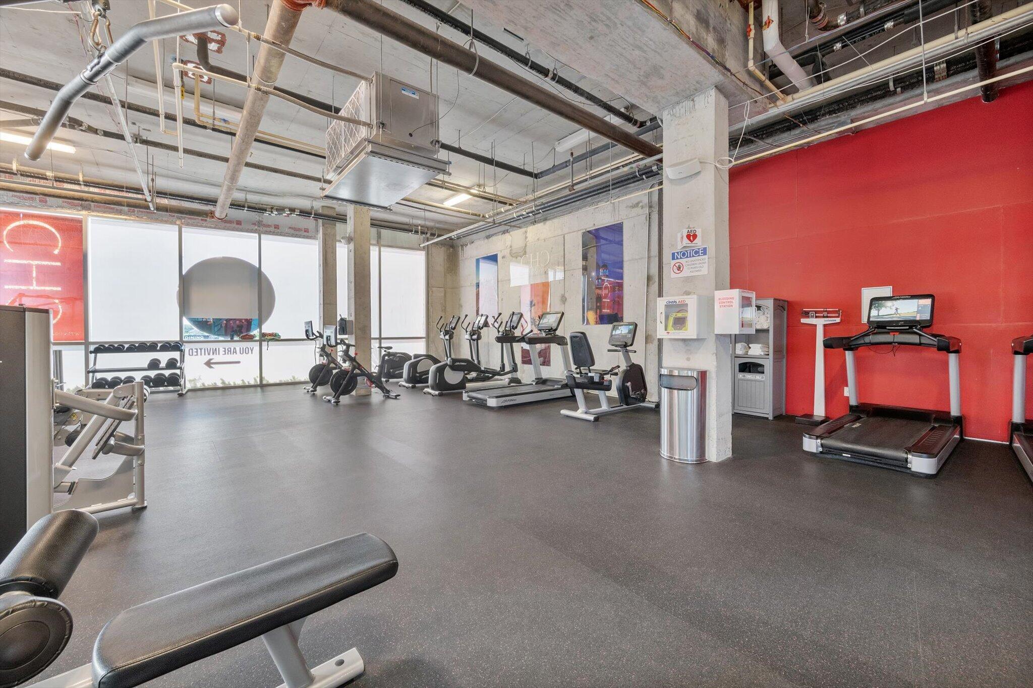 COSTA HOLLYWOOD - Residential