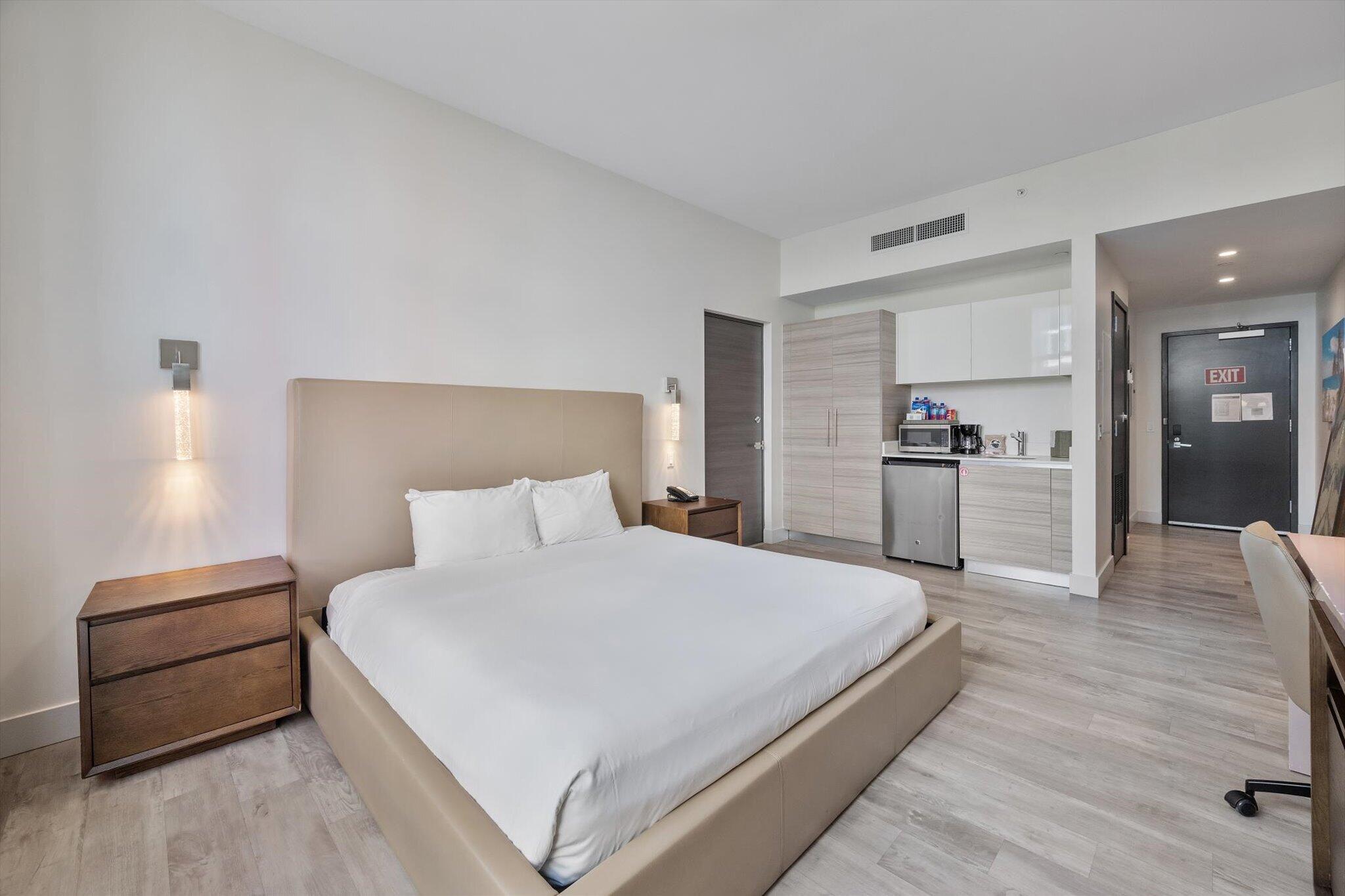 COSTA HOLLYWOOD - Residential