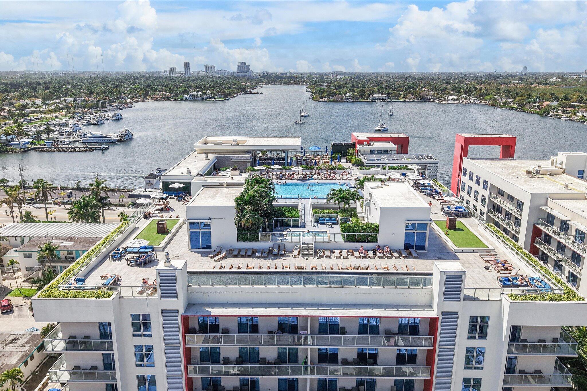 COSTA HOLLYWOOD - Residential