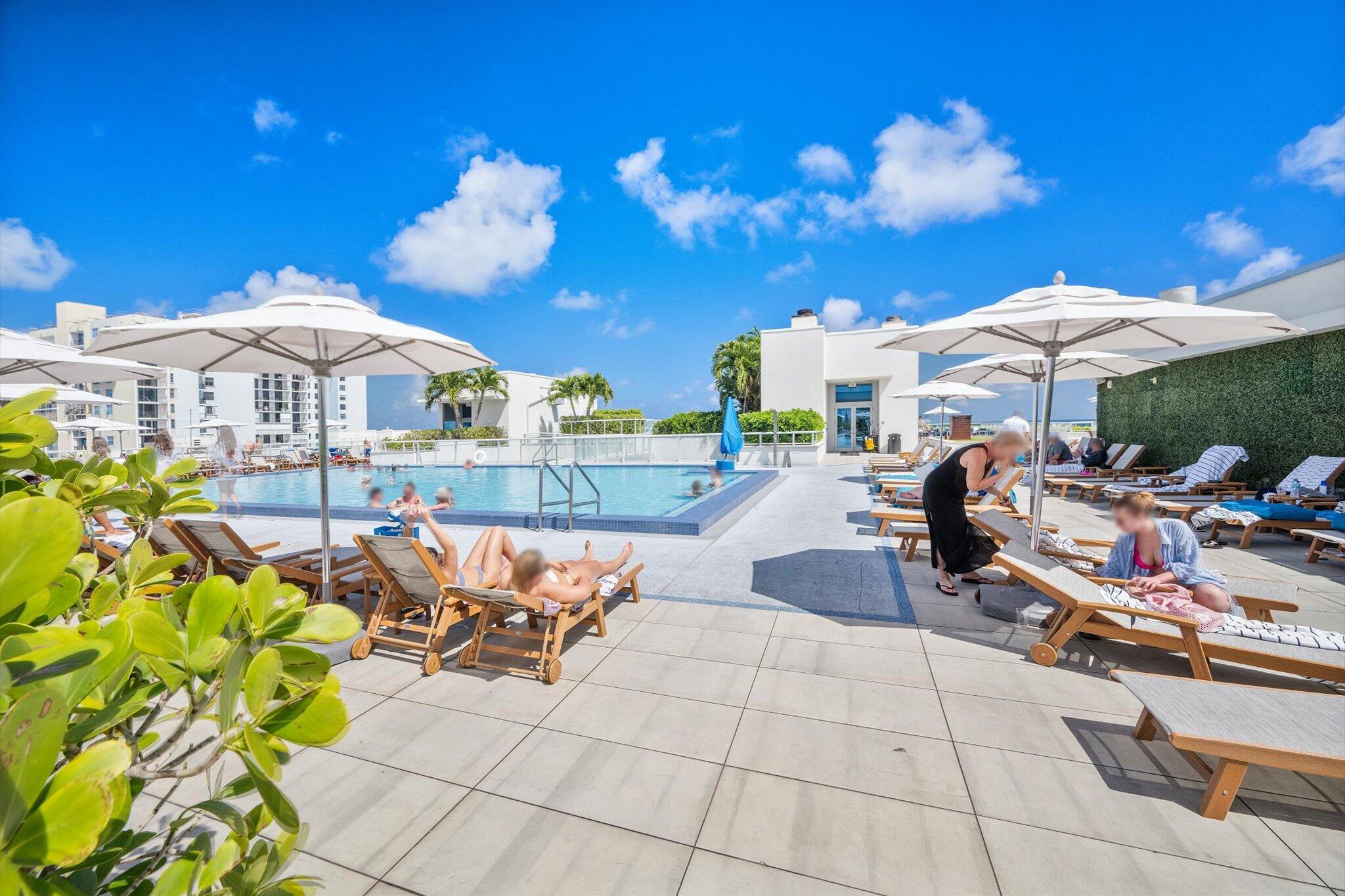 COSTA HOLLYWOOD - Residential