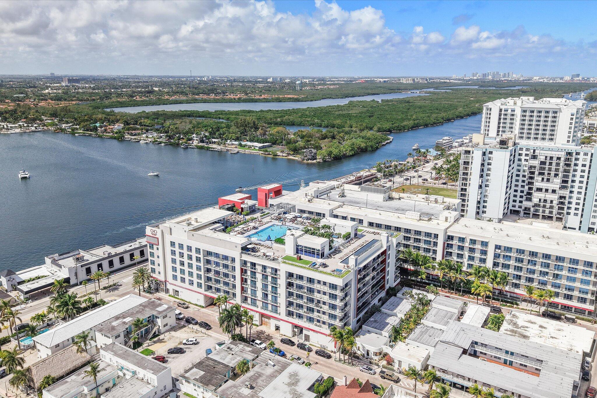 COSTA HOLLYWOOD - Residential