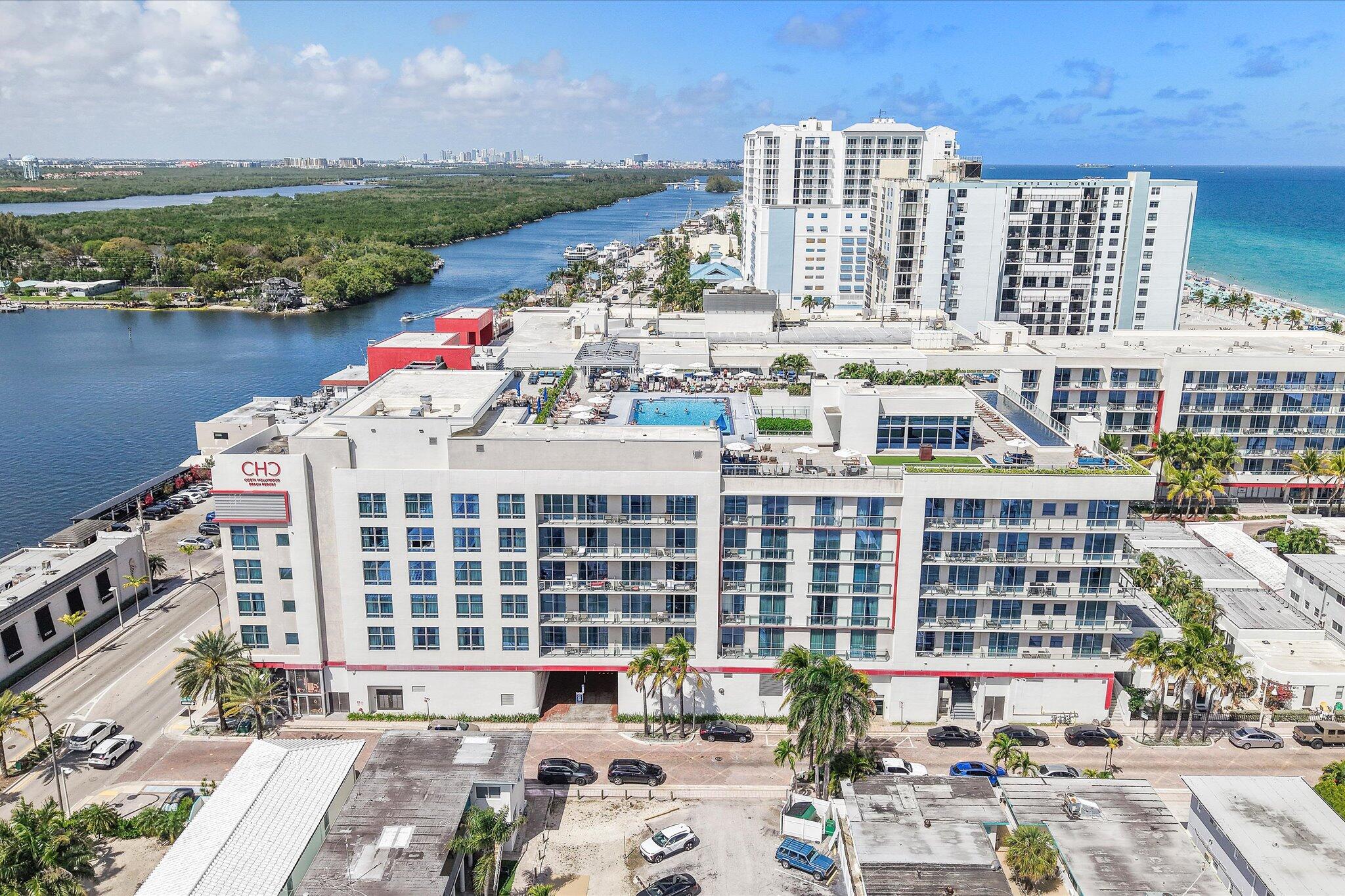 COSTA HOLLYWOOD - Residential