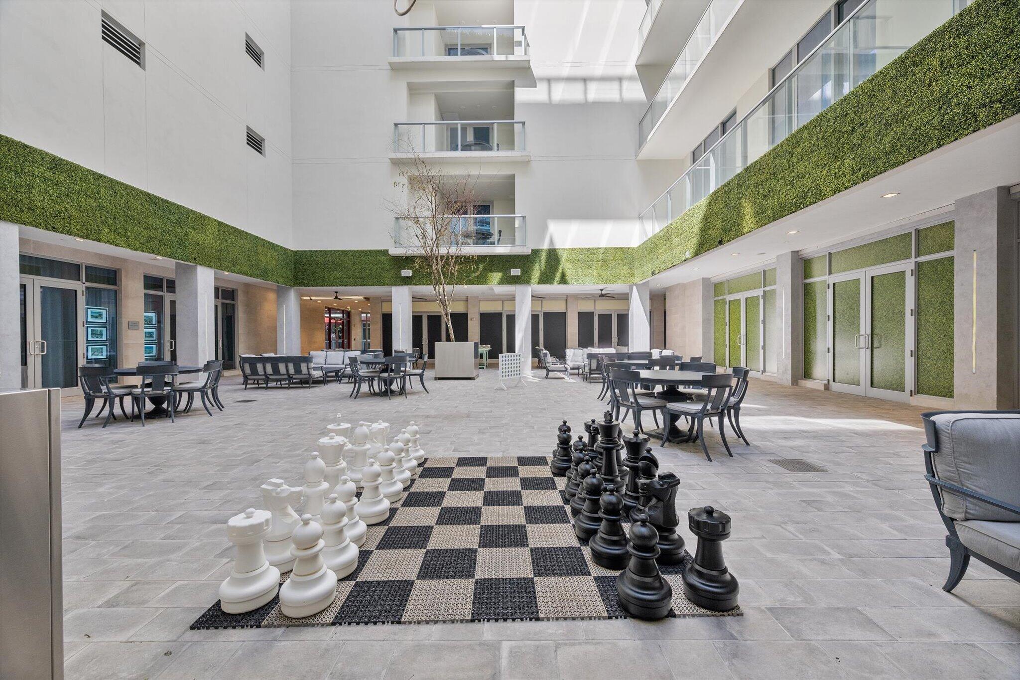 COSTA HOLLYWOOD - Residential