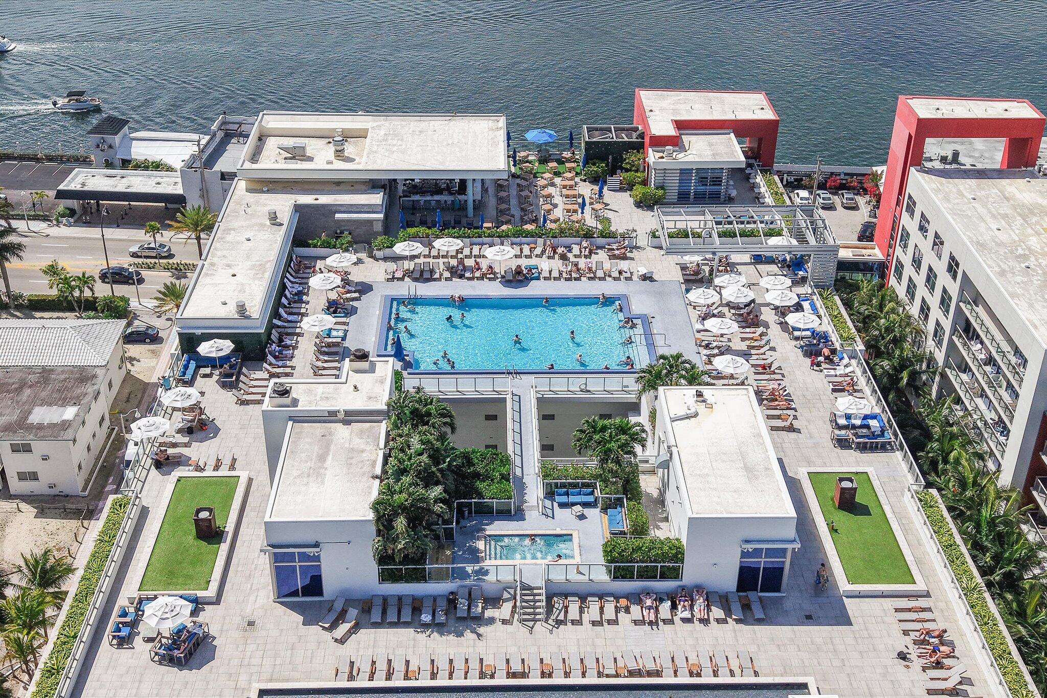 COSTA HOLLYWOOD - Residential