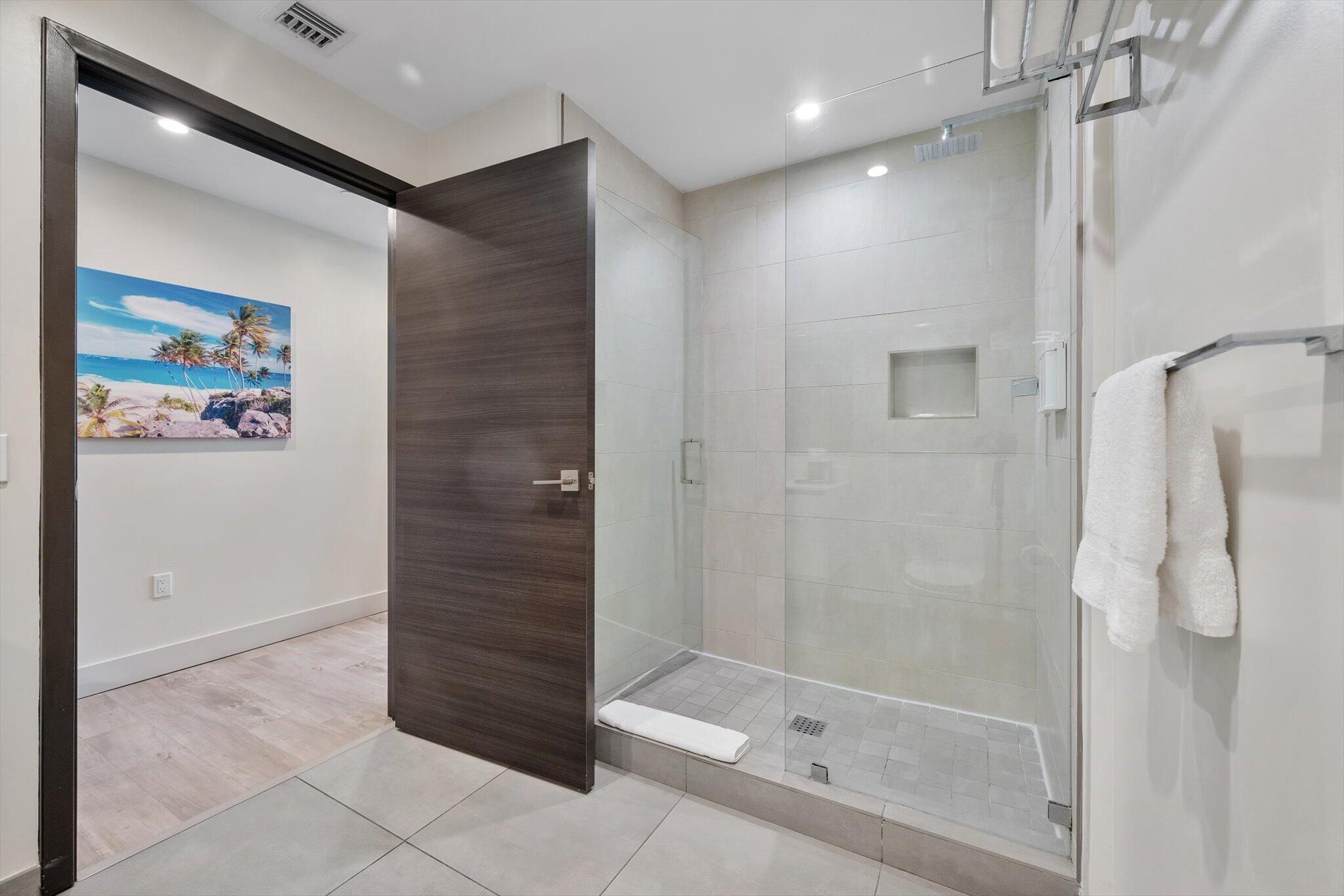 COSTA HOLLYWOOD - Residential