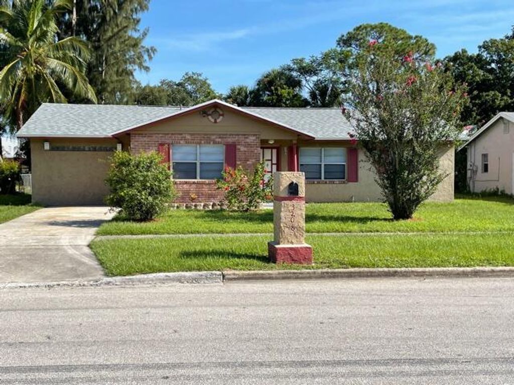 Photo of 3208 Hibiscus Avenue, Fort Pierce, FL 34947 (MLS # R10742267)