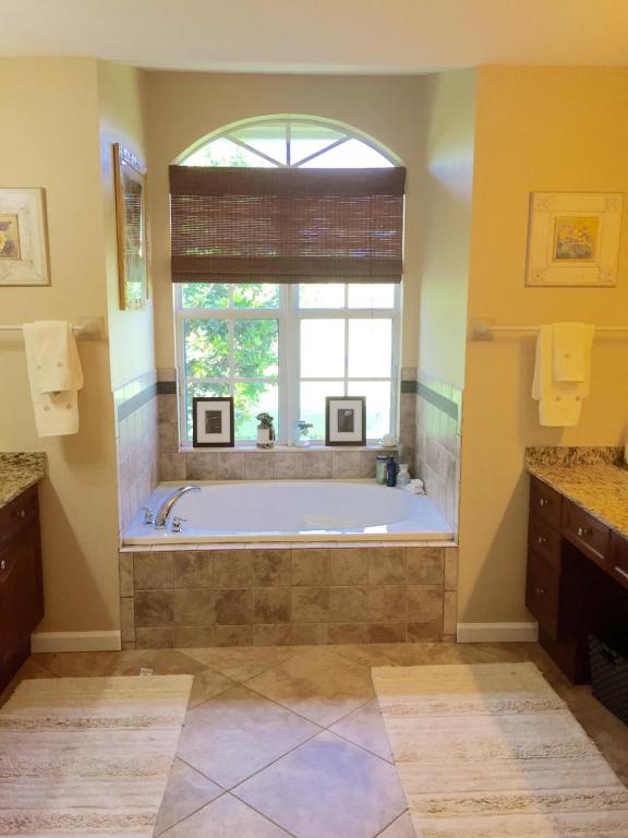 PALM BEACH COUNTRY ESTATE - Residential