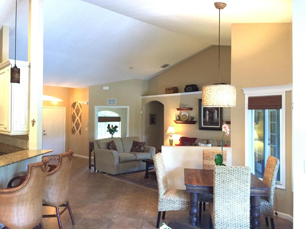 PALM BEACH COUNTRY ESTATE - Residential