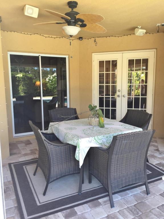 PALM BEACH COUNTRY ESTATE - Residential