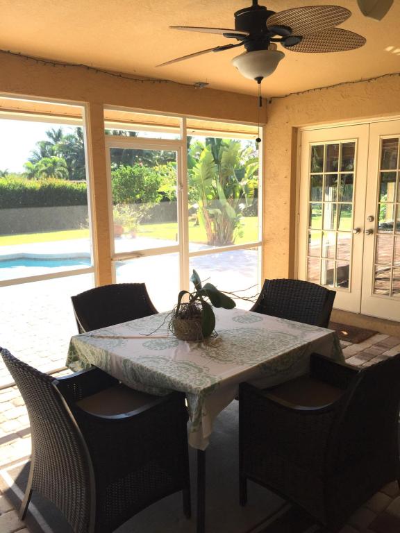 PALM BEACH COUNTRY ESTATE - Residential