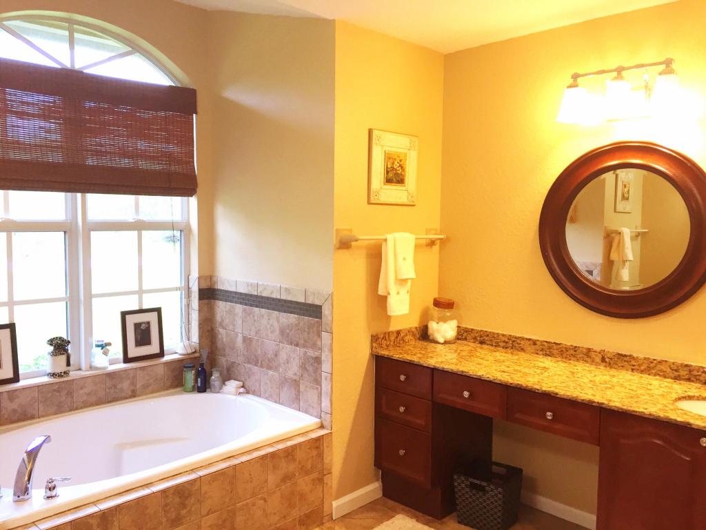 PALM BEACH COUNTRY ESTATE - Residential