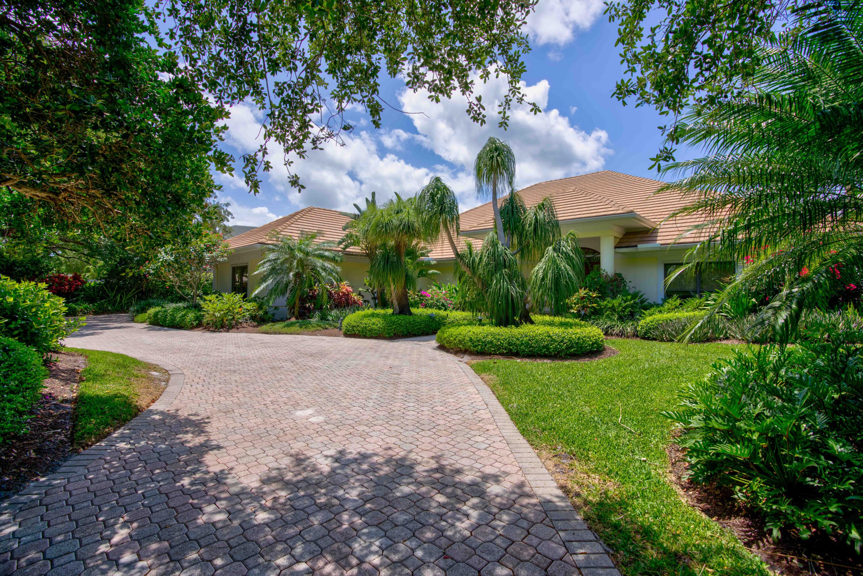 JUPITER HILLS VILLAGE PHA - Residential
