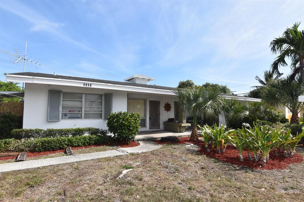 Photo of 2434 NE 5th Avenue, Boca Raton, FL 33431 (MLS # R10689891)