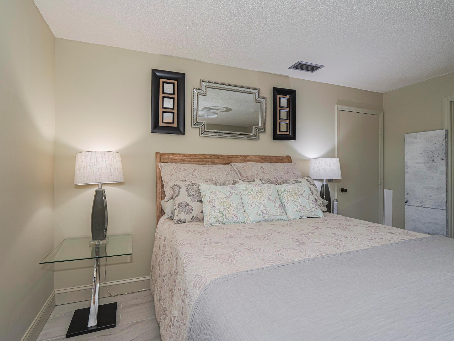 OAK PARK TERRACE UNITS 1- - Residential
