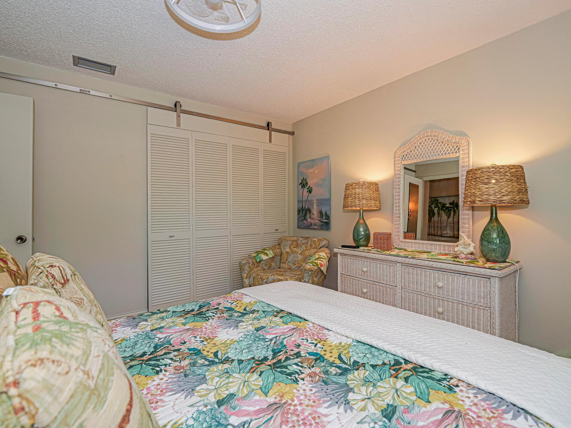 OAK PARK TERRACE UNITS 1- - Residential