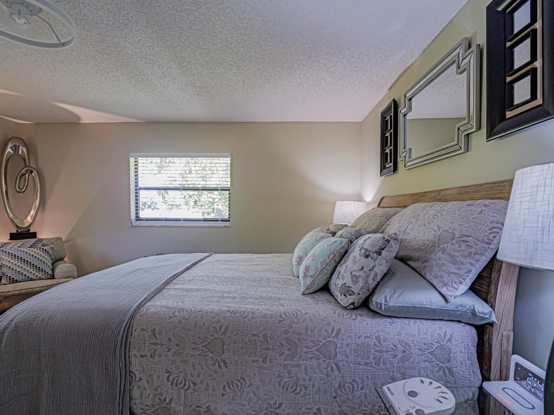 OAK PARK TERRACE UNITS 1- - Residential