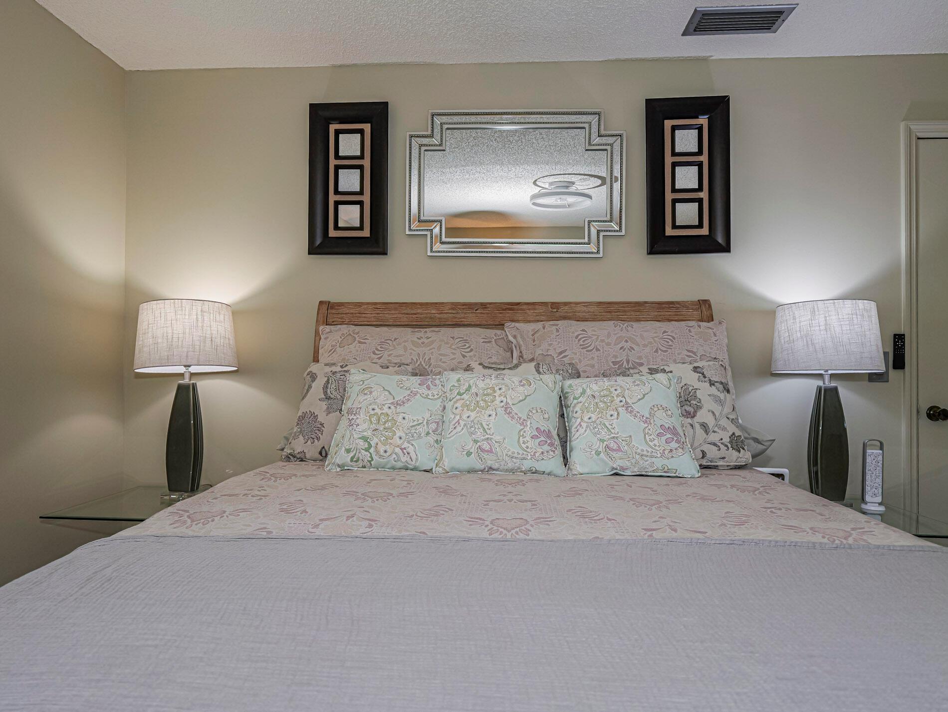 OAK PARK TERRACE UNITS 1- - Residential