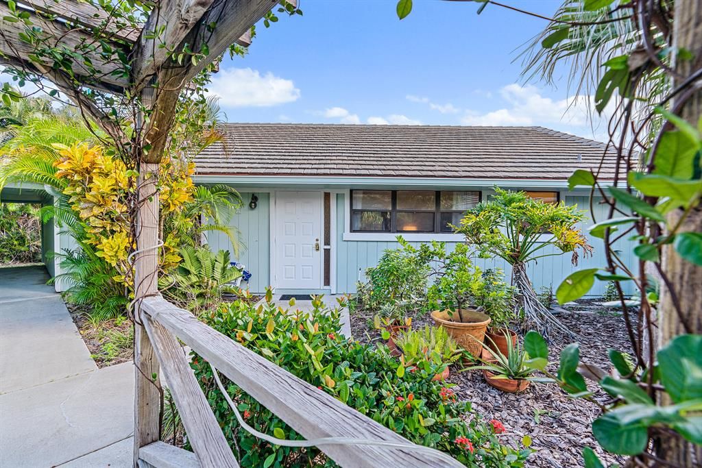 Photo of 1127 E Seminole Avenue #16a, Jupiter, FL 33477 (MLS # R10658702)