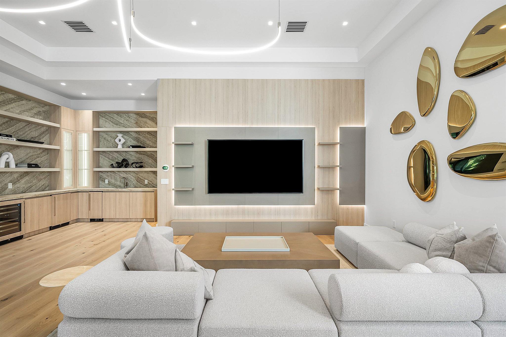 FOXE CHASE - Residential