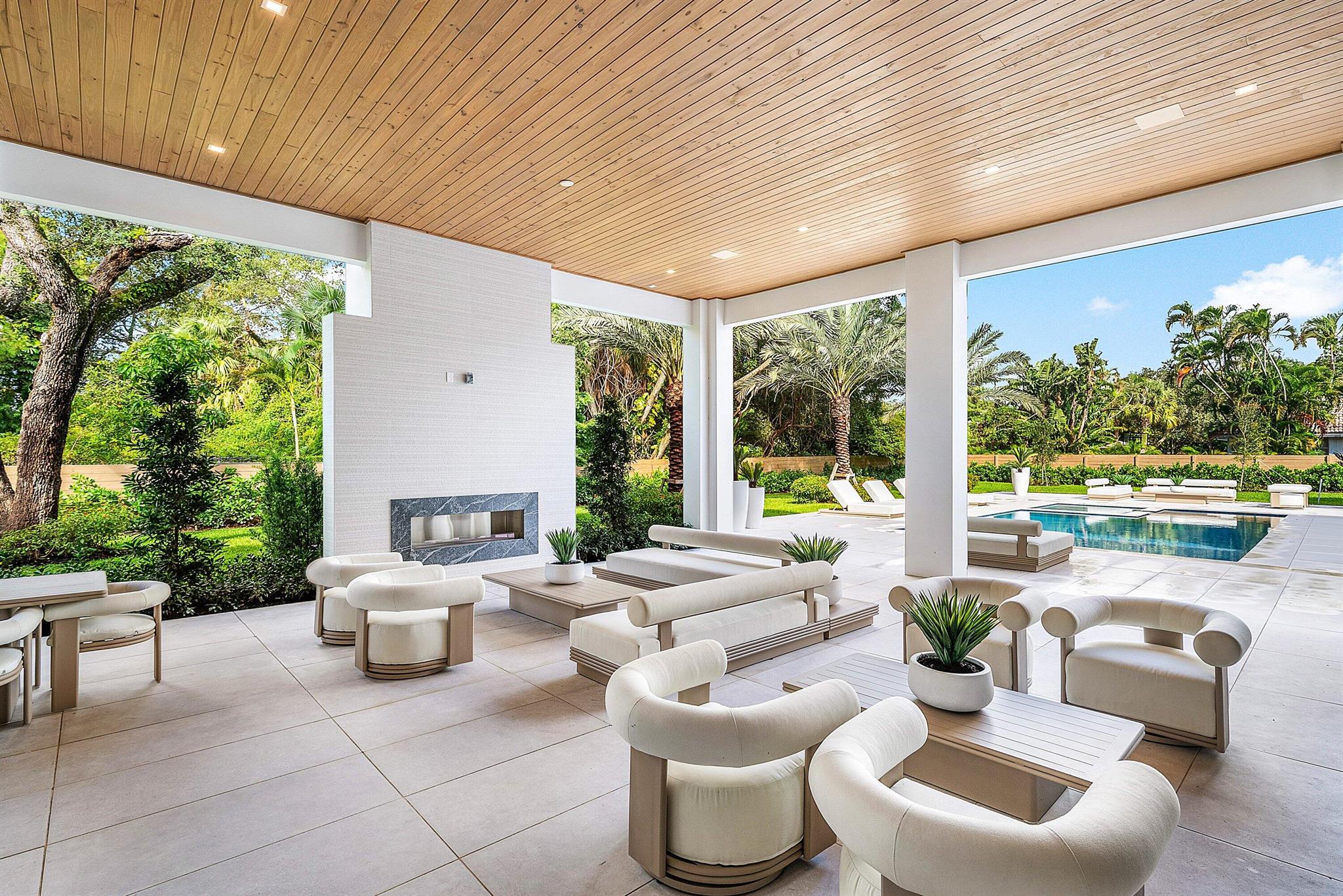 FOXE CHASE - Residential