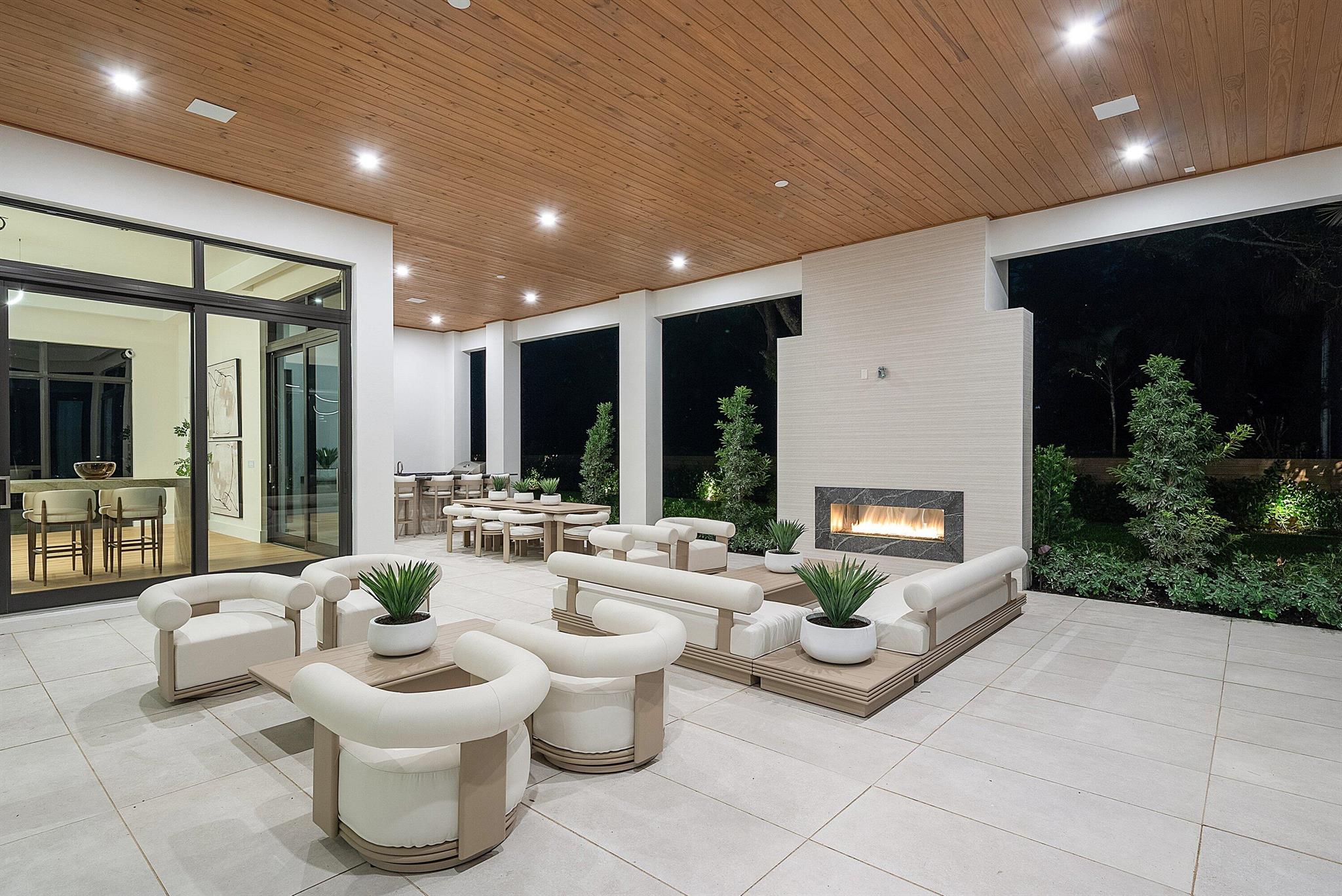 FOXE CHASE - Residential