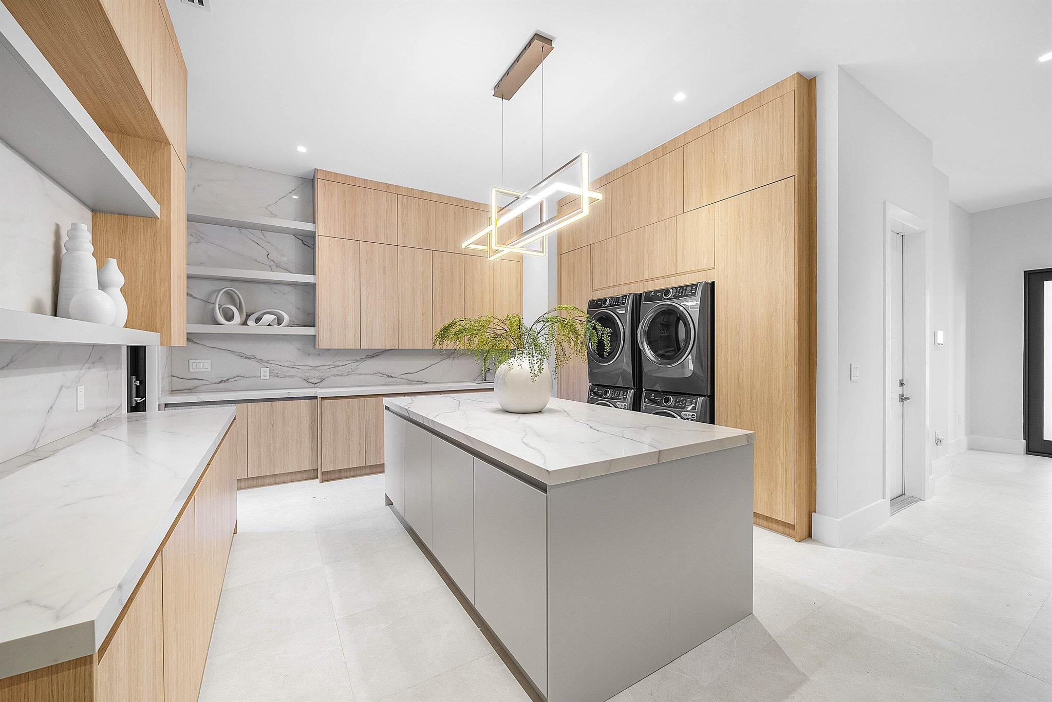 FOXE CHASE - Residential