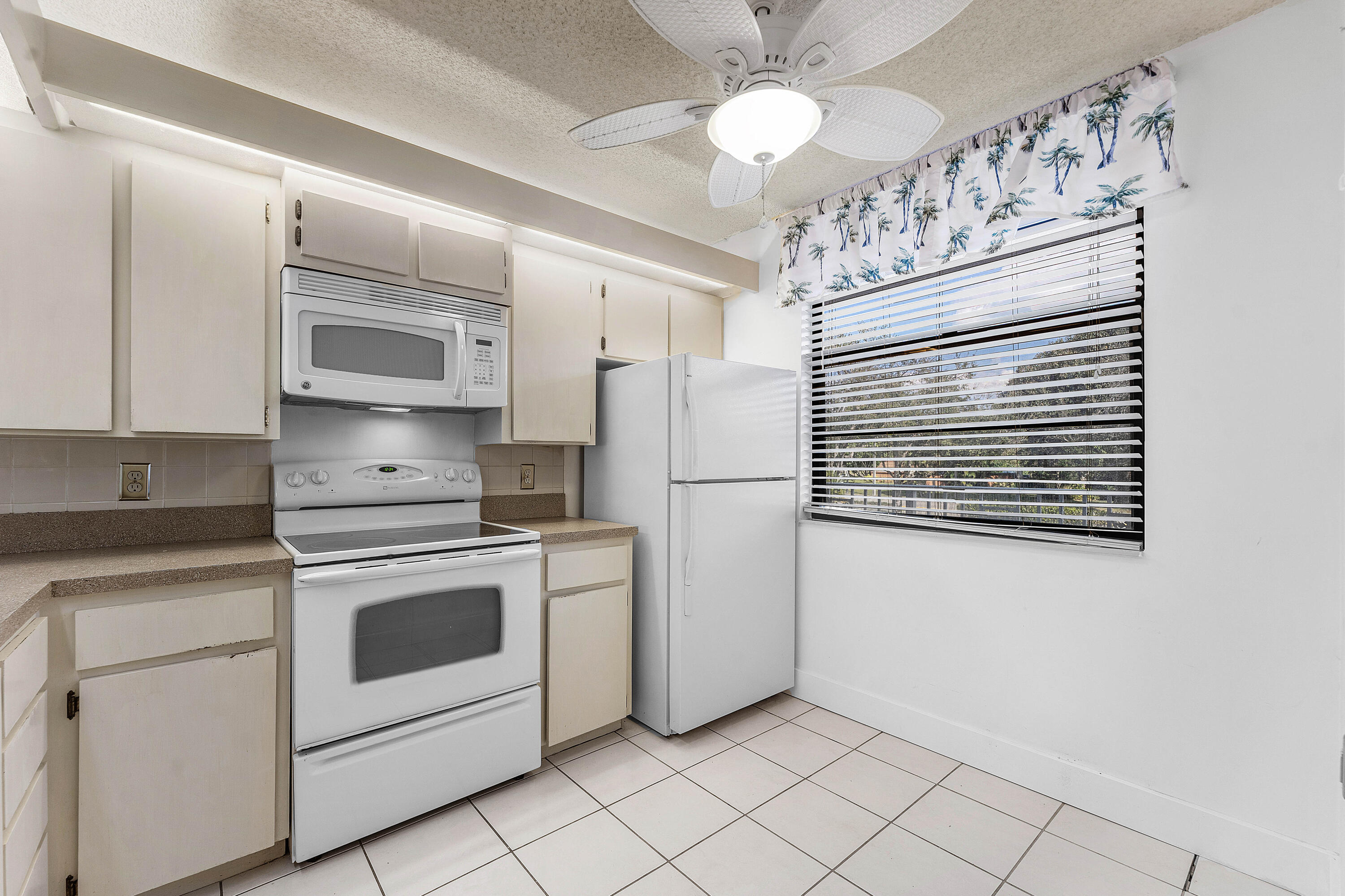 CONDO 18 OF WHITEHALL CONDOS - Residential