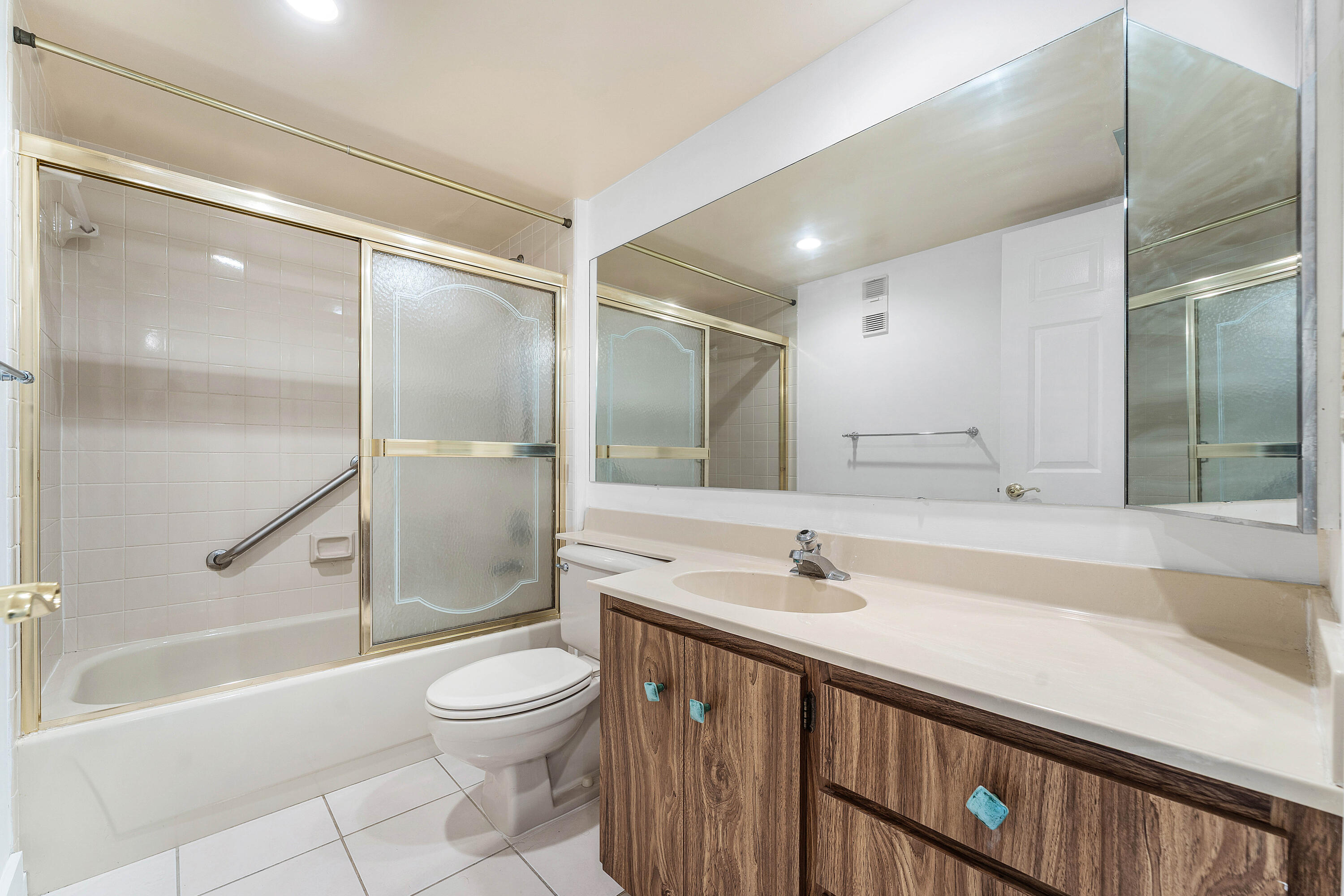 CONDO 18 OF WHITEHALL CONDOS - Residential