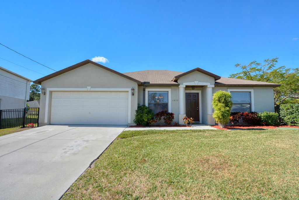 Photo of 6439 NW Faye Court, Port Saint Lucie, FL 34986 (MLS # R10776622)