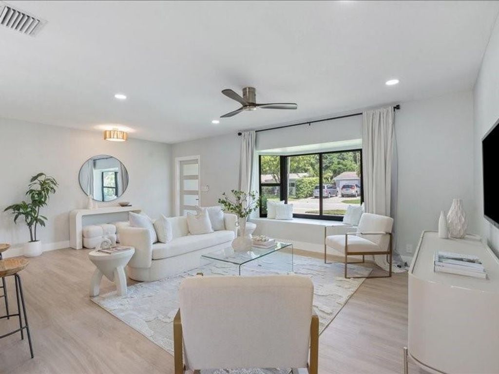 Photo of 984 SW 7th Street, Boca Raton, FL 33486 (MLS # F10519389)