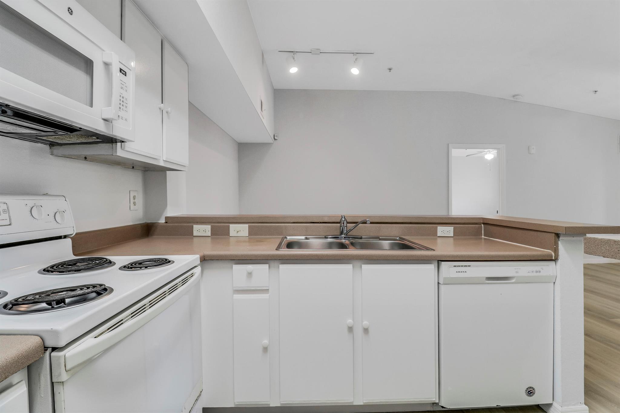 THE CLUB AT ST LUCIE WEST - Residential Lease